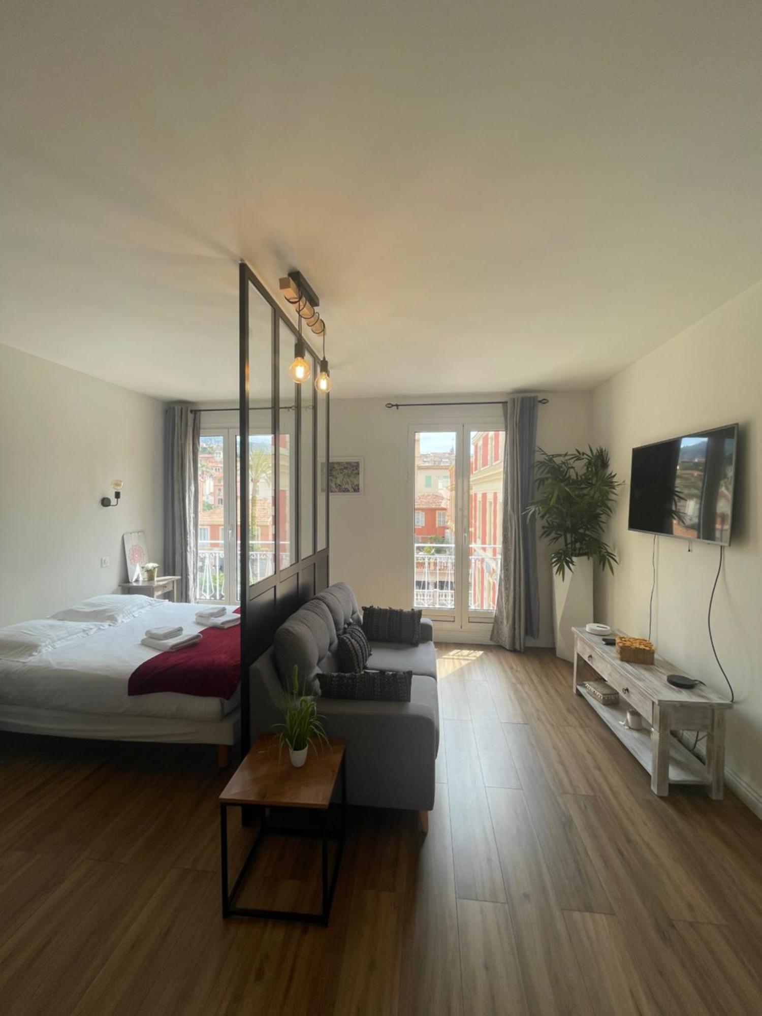 Le Verlaine, Studio En Centre Ville A Deux Minutes Des Plages Menton Luaran gambar